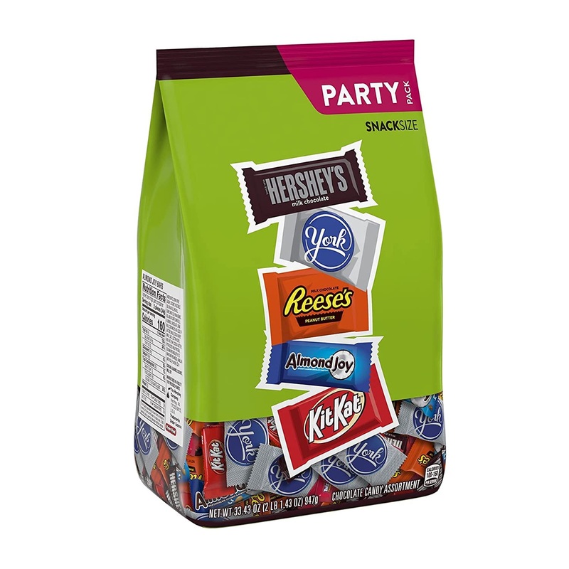 Hershey Milk and Dark Chocolate Assortment Snack Size Candy, Halloween, 33.43 oz Bulk Party Pack 2.08 Pound (Pack of 1)